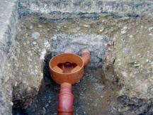 Kanalisationsanschlüsse mit Kontrollschacht.