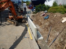 Sttzmauersanierung mit Winkelplatten aus Beton, Helvetierstrasse in Mhlin.